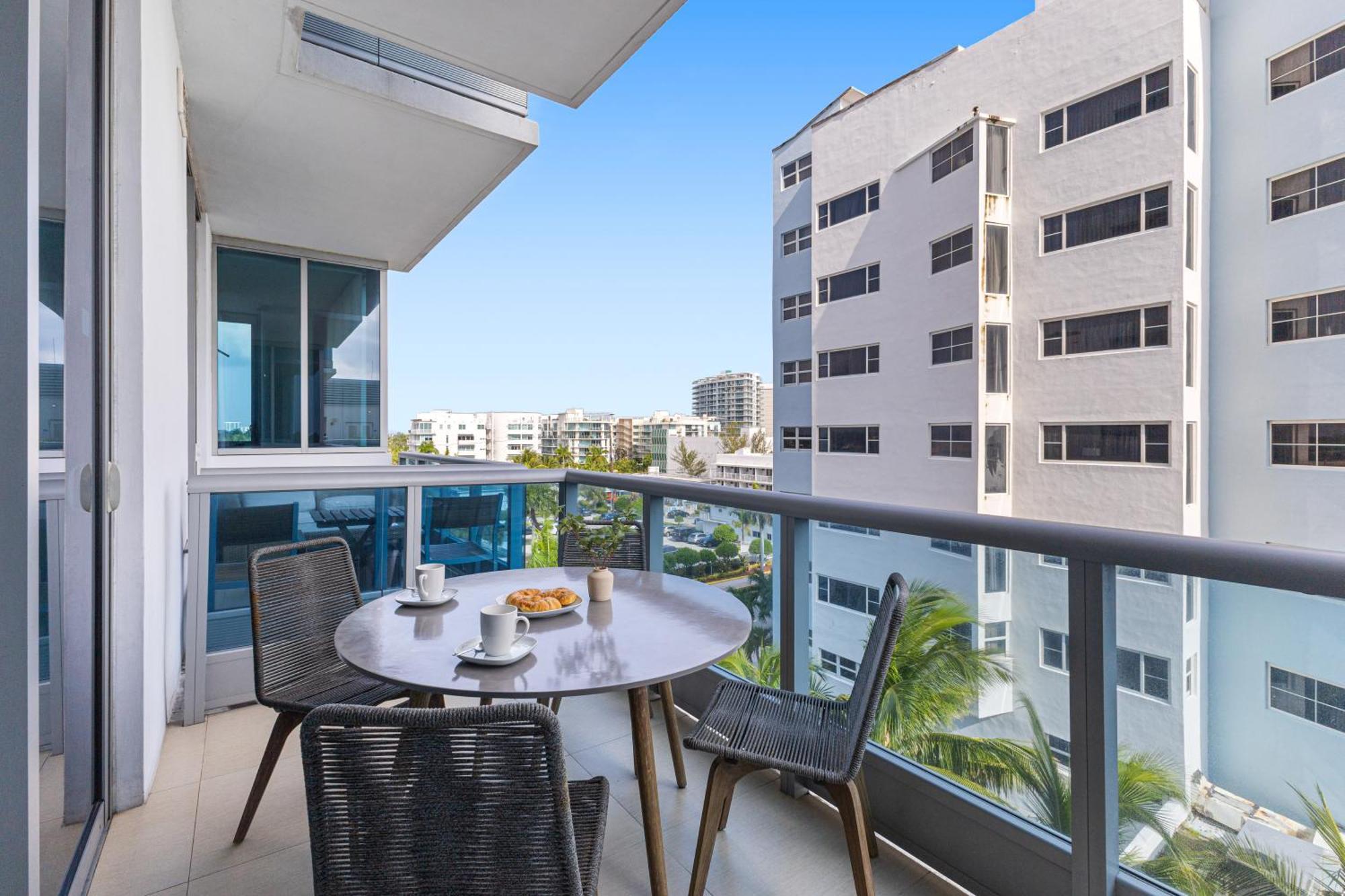 Dharma Home Suites Miami Beach At Monte Carlo Exterior foto